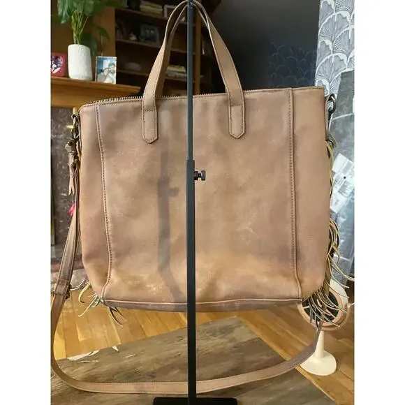 6/$25 Universal Threads Faux Leather Fringe Convertible Tote Bag - Picture 5 of 6